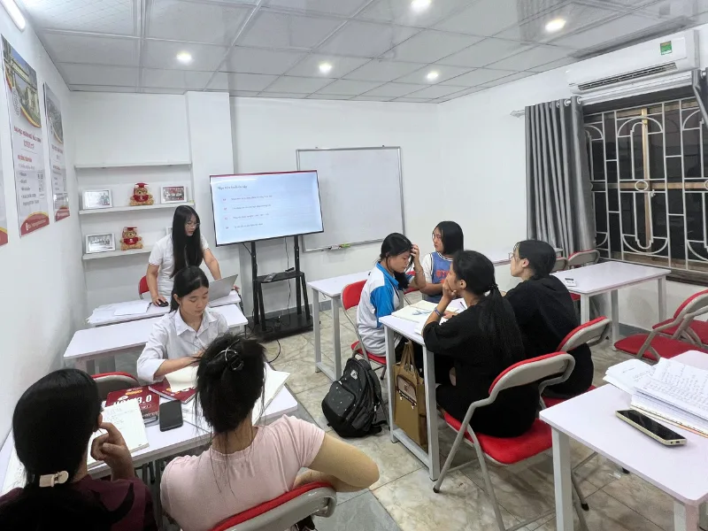 Không khí học tập tại Trung tâm QTEDU Hưng Hà