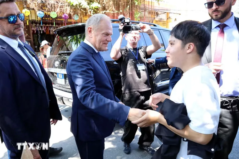 Thủ tướng Ba Lan Donald Tusk thăm phố cổ Hội An- Ảnh 2.