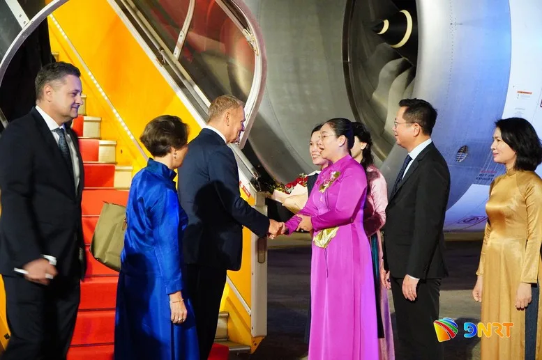 Thủ tướng Cộng hòa Ba Lan Donald Tusk đến Đà Nẵng, bắt đầu thăm chính thức Việt Nam- Ảnh 1.